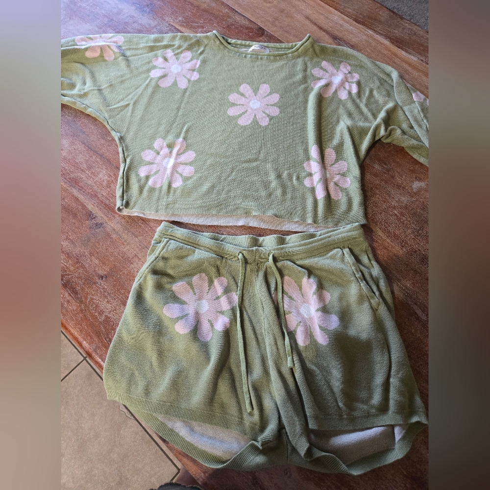 Ekouaer Knit pajamas shirt and shorts set in the color green with flowers.